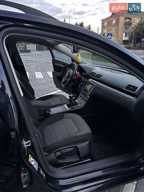 Універсал Volkswagen Passat 2012 в Івано-Франківську