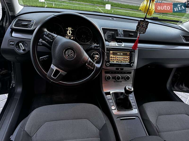 Універсал Volkswagen Passat 2012 в Івано-Франківську
