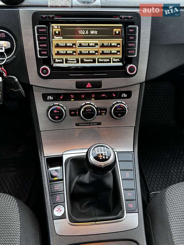 Універсал Volkswagen Passat 2012 в Івано-Франківську