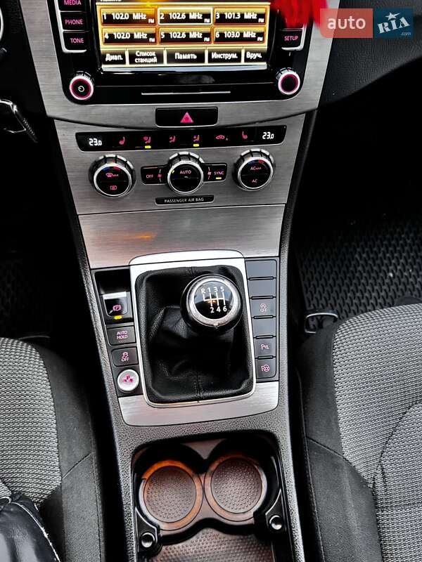 Універсал Volkswagen Passat 2012 в Івано-Франківську