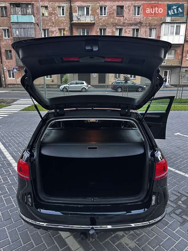Універсал Volkswagen Passat 2012 в Івано-Франківську
