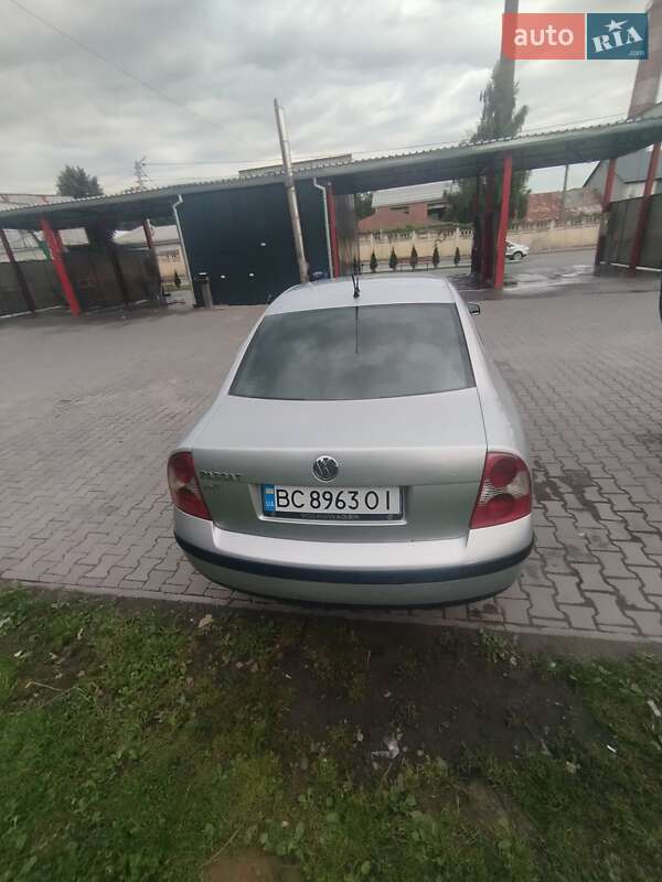 Седан Volkswagen Passat 2001 в Бориславі