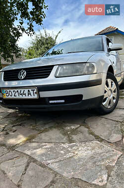 Седан Volkswagen Passat 2000 в Толстом
