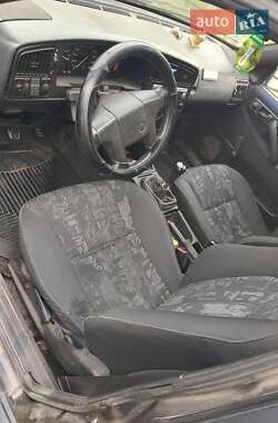 Седан Volkswagen Passat 1993 в 