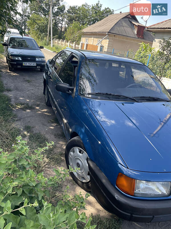 Седан Volkswagen Passat 1988 в Гайвороне