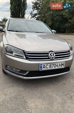 Седан Volkswagen Passat 2012 в Києві