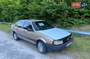 Седан Volkswagen Passat 1989 в Славуті