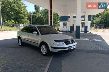 Седан Volkswagen Passat 2000 в Житомире