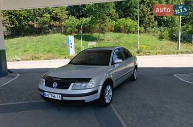 Седан Volkswagen Passat 2000 в Житомирі