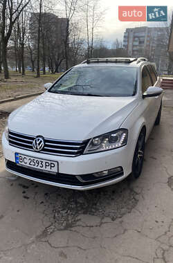 Універсал Volkswagen Passat 2012 в Львові