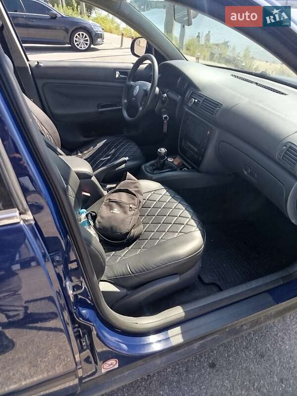 Універсал Volkswagen Passat 2004 в Овручі