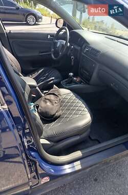 Универсал Volkswagen Passat 2004 в  фото 8 Универсал Volkswagen Passat 2004 в
