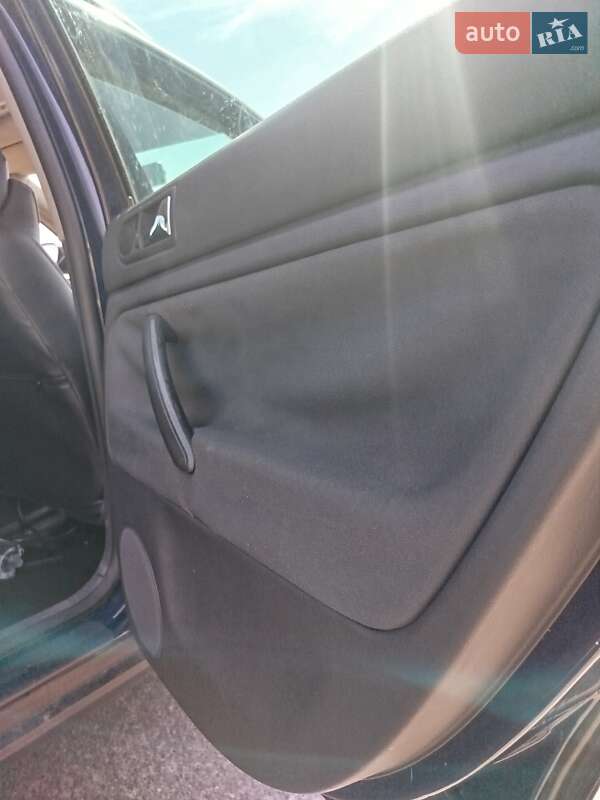 Універсал Volkswagen Passat 2004 в Овручі