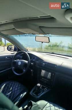 Универсал Volkswagen Passat 2004 в  фото 16 Универсал Volkswagen Passat 2004 в