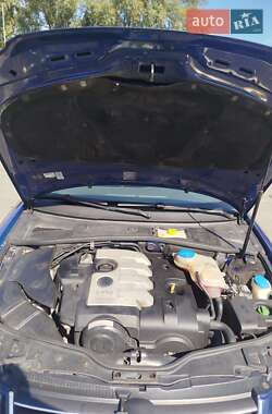 Универсал Volkswagen Passat 2004 в  фото 22 Универсал Volkswagen Passat 2004 в