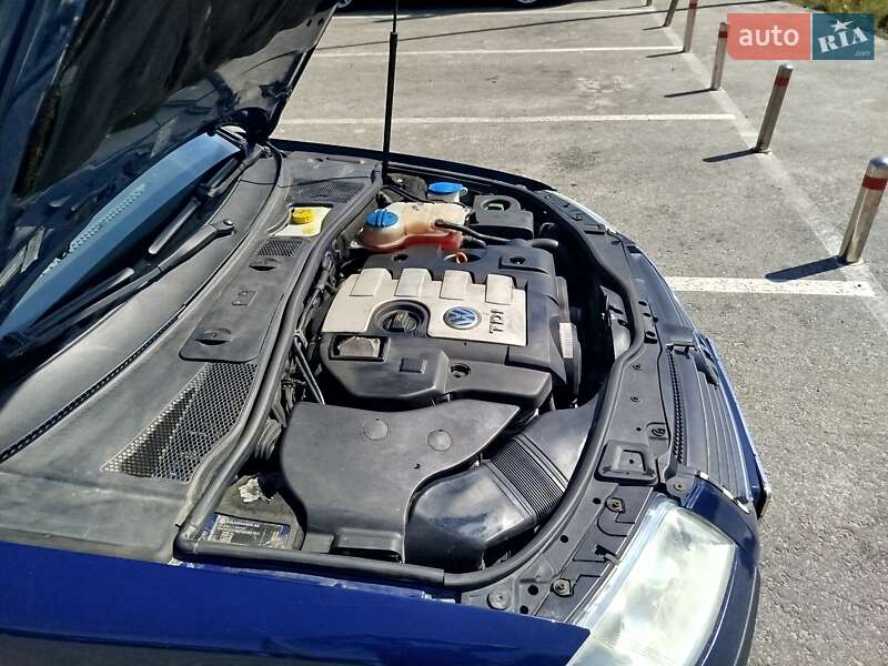 Універсал Volkswagen Passat 2004 в Овручі