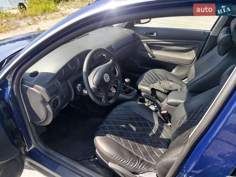 Універсал Volkswagen Passat 2004 в Овручі