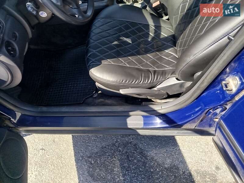 Універсал Volkswagen Passat 2004 в Овручі