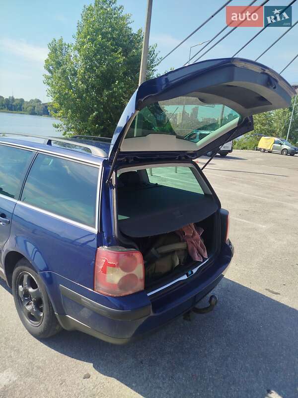 Універсал Volkswagen Passat 2004 в Овручі