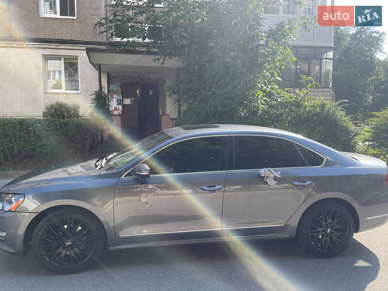 Седан Volkswagen Passat 2013 в Львове