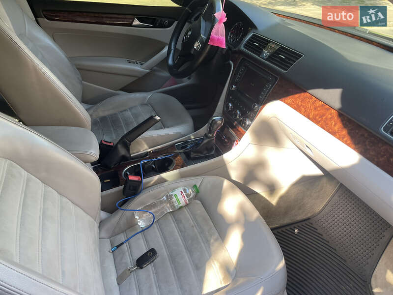 Седан Volkswagen Passat 2013 в Львове
