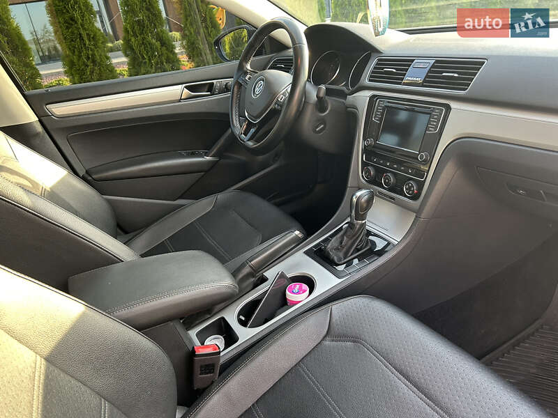 Седан Volkswagen Passat 2019 в Ровно