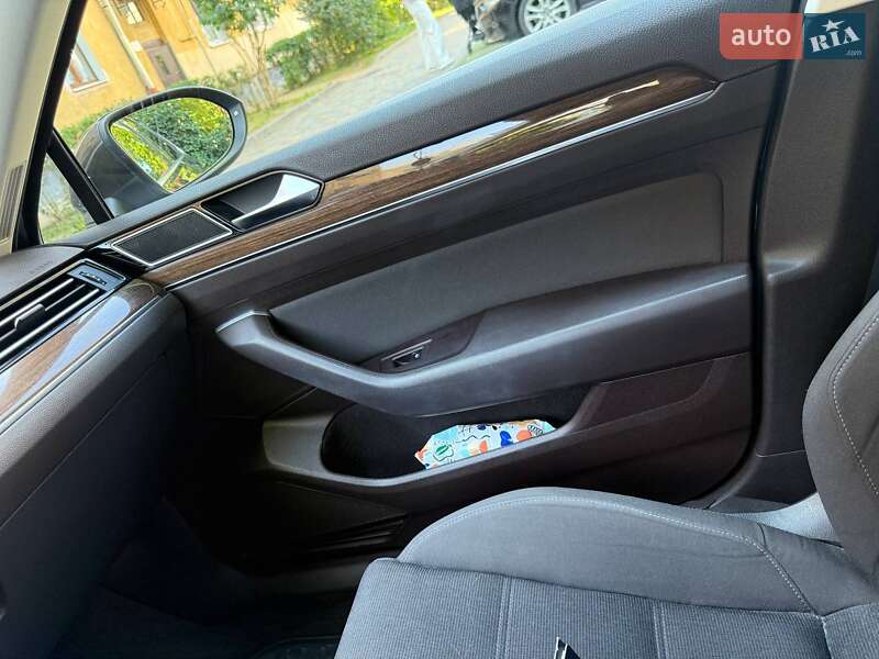 Универсал Volkswagen Passat 2015 в Львове