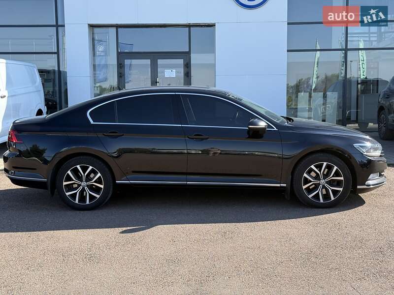 Седан Volkswagen Passat 2018 в Тернополе