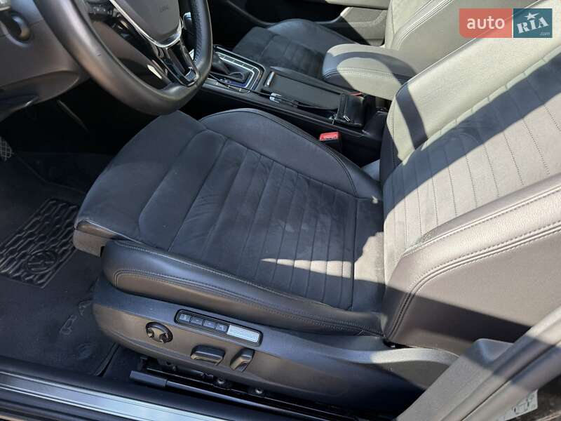 Седан Volkswagen Passat 2018 в Тернополе