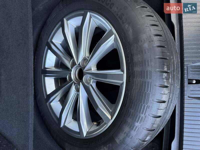 Універсал Volkswagen Passat 2014 в Івано-Франківську