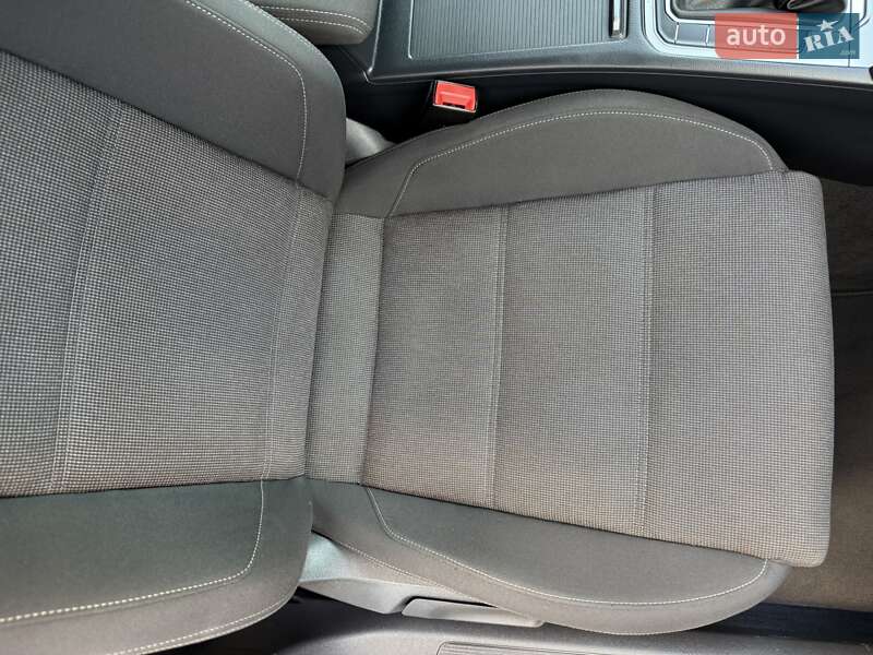 Універсал Volkswagen Passat 2014 в Івано-Франківську