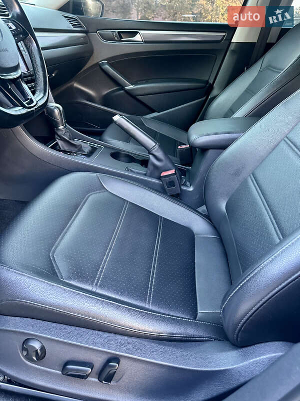 Седан Volkswagen Passat 2016 в Лозовой фото 25 Седан Volkswagen Passat 2016 в Лозовой