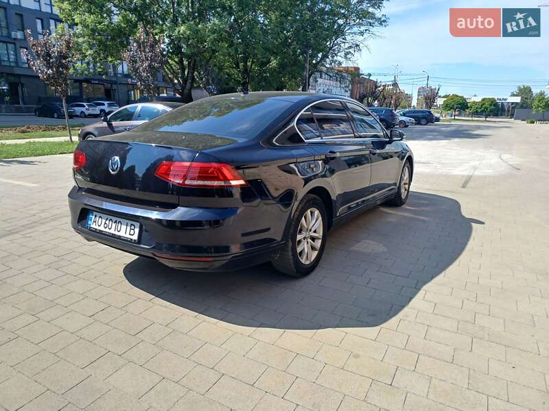 Седан Volkswagen Passat 2018 в Ужгороде