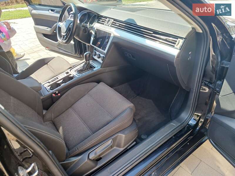 Седан Volkswagen Passat 2018 в Ужгороде