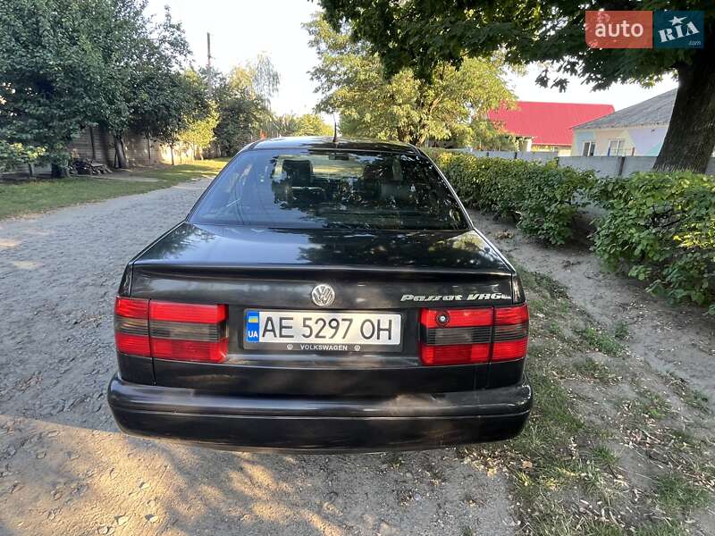Седан Volkswagen Passat 1994 в Днепре