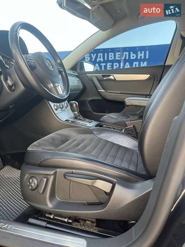 Універсал Volkswagen Passat 2012 в Ковелі