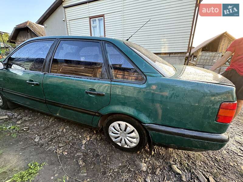 Седан Volkswagen Passat 1994 в Самборе