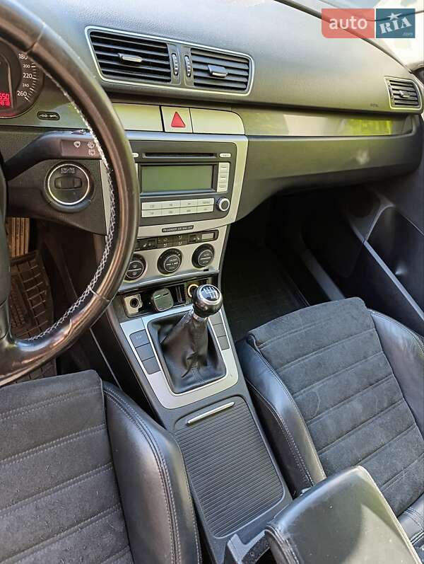 Універсал Volkswagen Passat 2005 в Хмельницькому