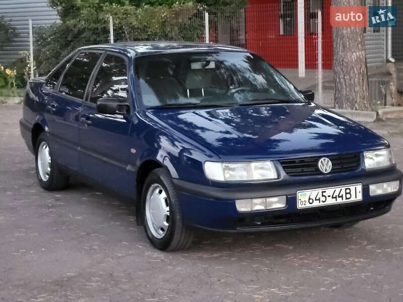 Седан Volkswagen Passat 1994 в Виннице