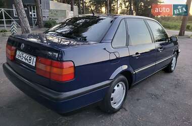 Седан Volkswagen Passat 1994 в 