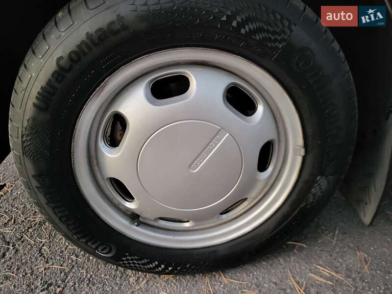 Седан Volkswagen Passat 1994 в Виннице