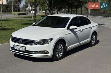 Седан Volkswagen Passat 2015 в Дніпрі