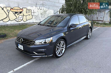 Седан Volkswagen Passat 2017 в Киеве