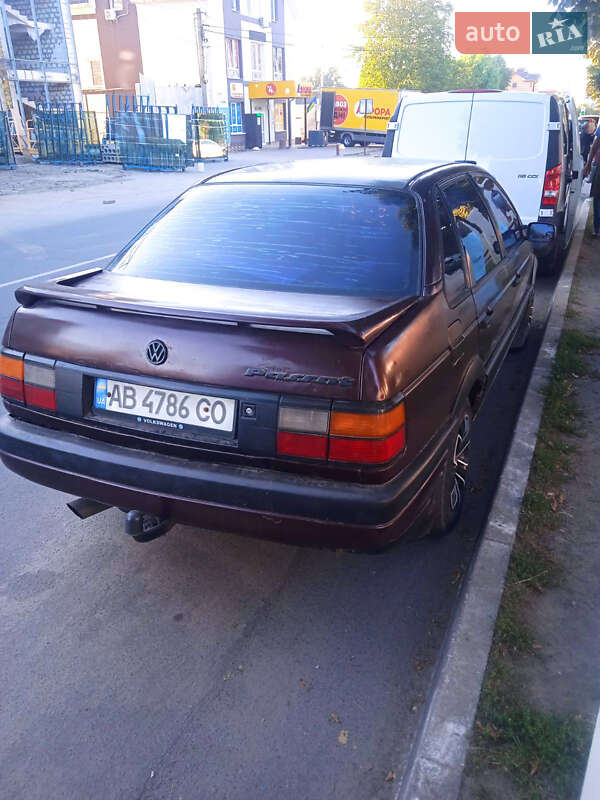 Седан Volkswagen Passat 1993 в Калиновке
