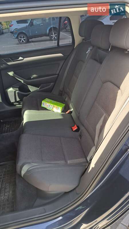 Универсал Volkswagen Passat 2015 в Львове