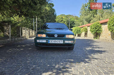 Седан Volkswagen Passat 1995 в Хотині