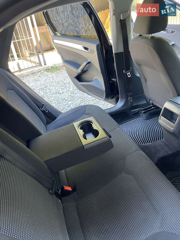 Седан Volkswagen Passat 2016 в Черновцах