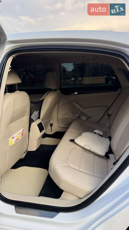 Седан Volkswagen Passat 2014 в Харькове
