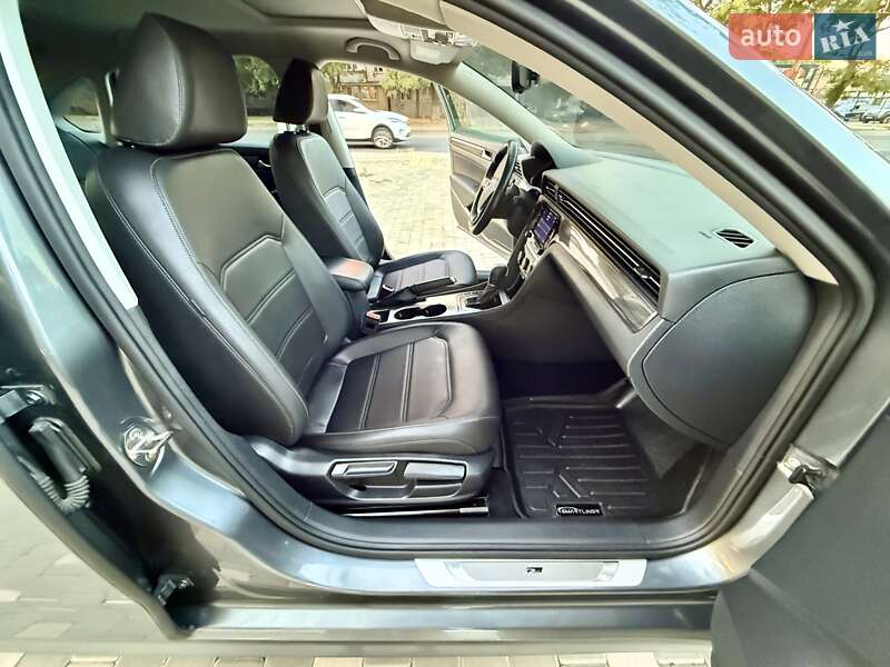 Седан Volkswagen Passat 2020 в Одессе