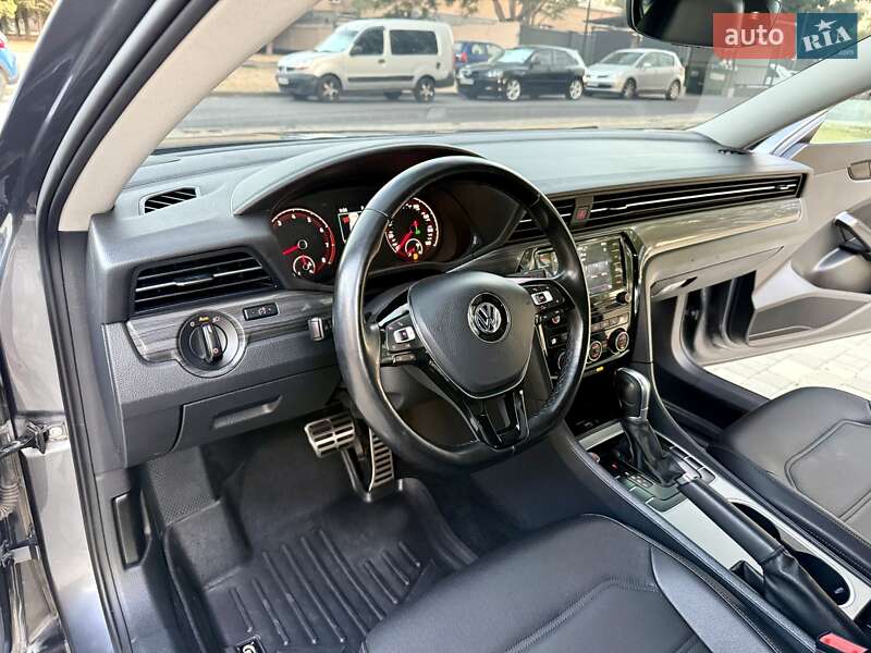 Седан Volkswagen Passat 2020 в Одессе